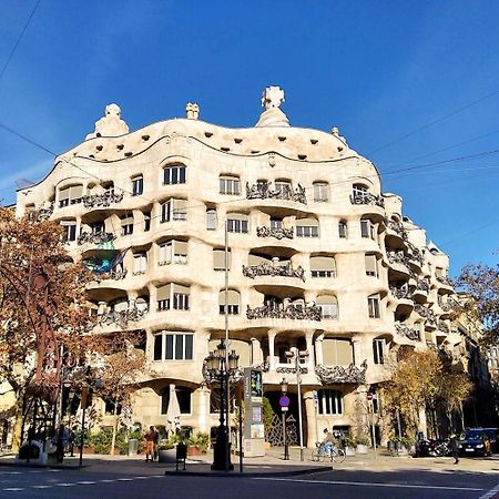 Rooms In Spacious Apartment In City Center Barcelona Exterior photo