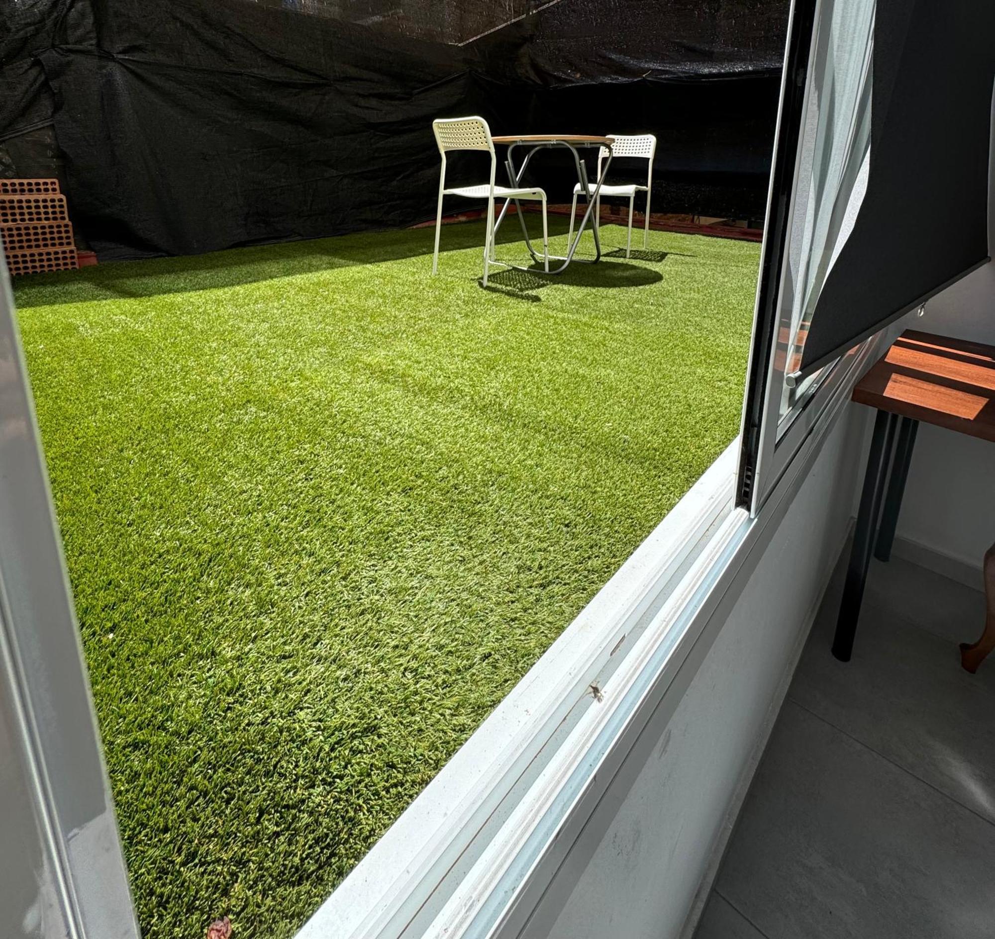 Rooms In Spacious Apartment In City Center Barcelona Exterior photo