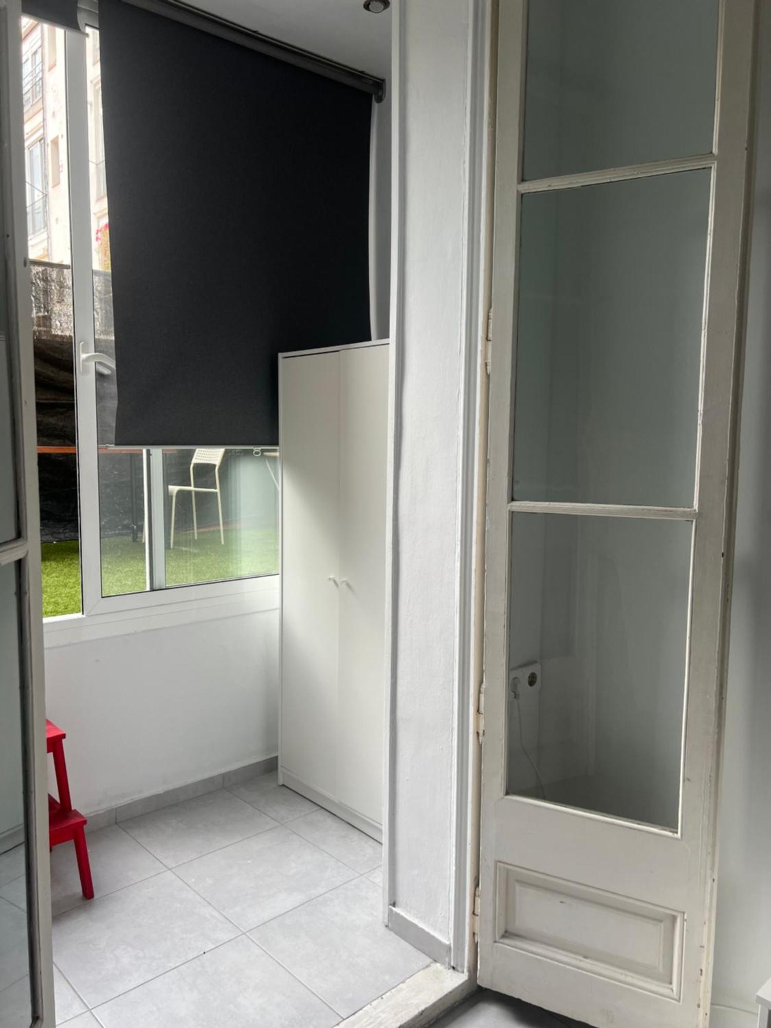 Rooms In Spacious Apartment In City Center Barcelona Exterior photo